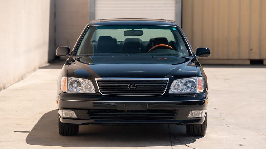 В США с молотка пустили 26-летний Lexus LS почти без пробега