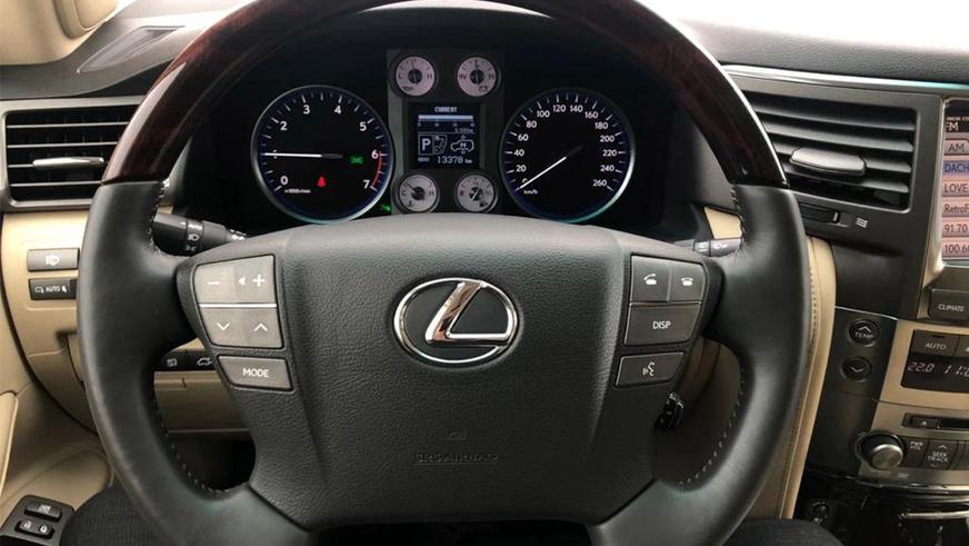Десятилетний Lexus LX570 почти без пробега на Kolesa.kz