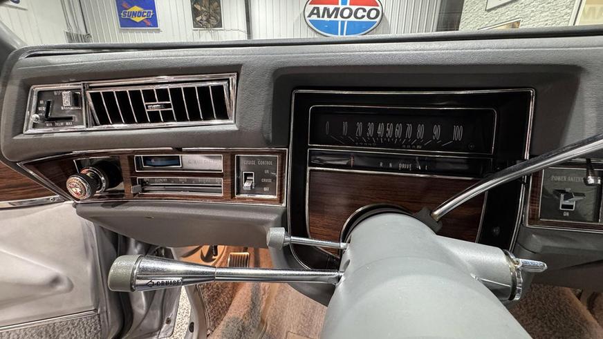 Раритетный Cadillac Fleetwood 1976 года выставлен на торги