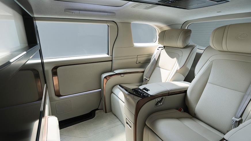 Новый Lexus LM получил турбомотор 2.4 и стал глобальным