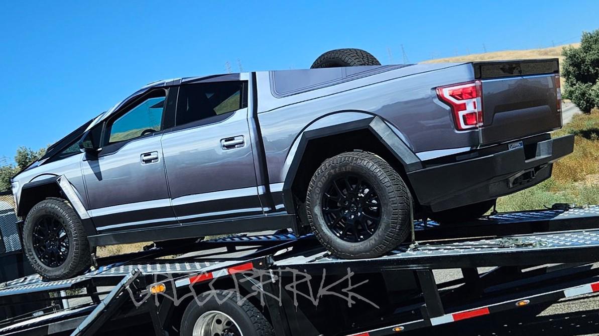 Cybertruck нарядили в Ford F-150