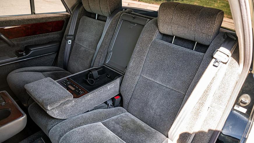Toyota Century продали по цене бюджетной малолитражки