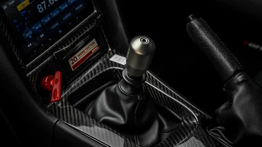 Один из самых редких Nissan Skyline GT-R появился в продаже в Дубае