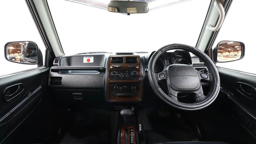 Необычный Pajero замечен в продаже