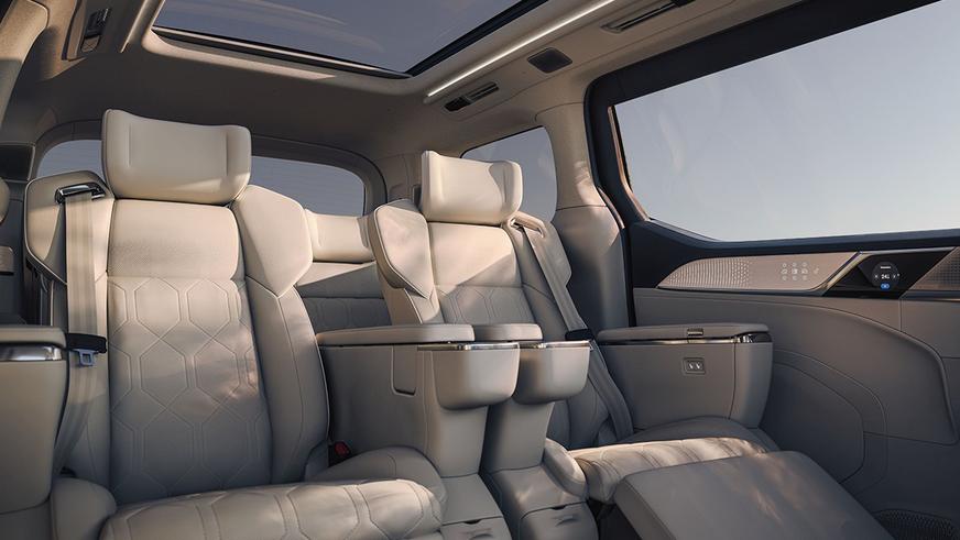 Первый минивэн Volvo оценили в 112 тысяч долларов