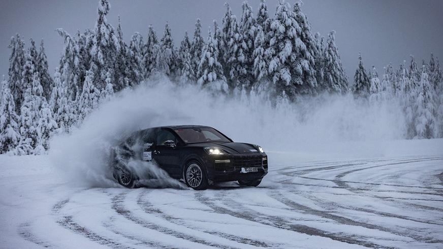 Porsche частично рассекретила обновлённый Cayenne