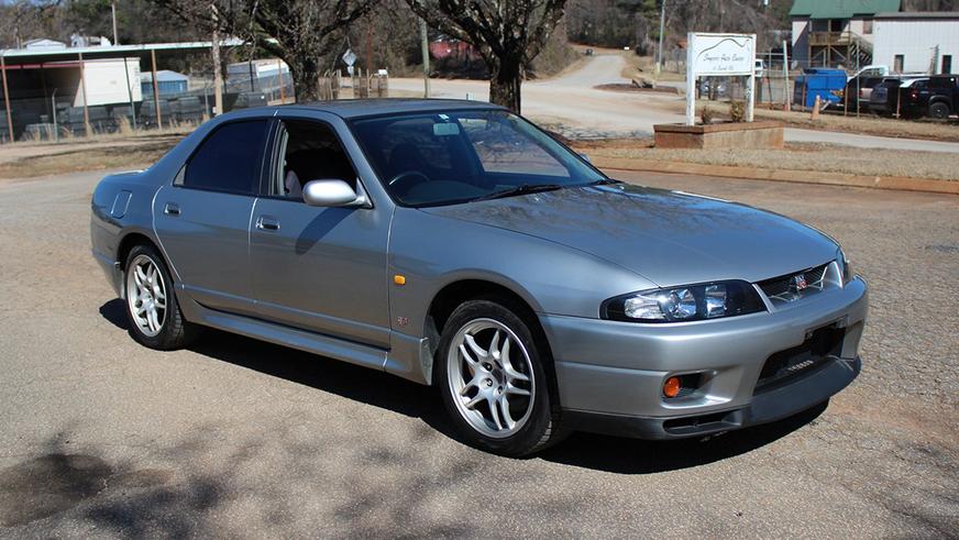 Сразу два редчайших Skyline GT-R появились в продаже – это седаны