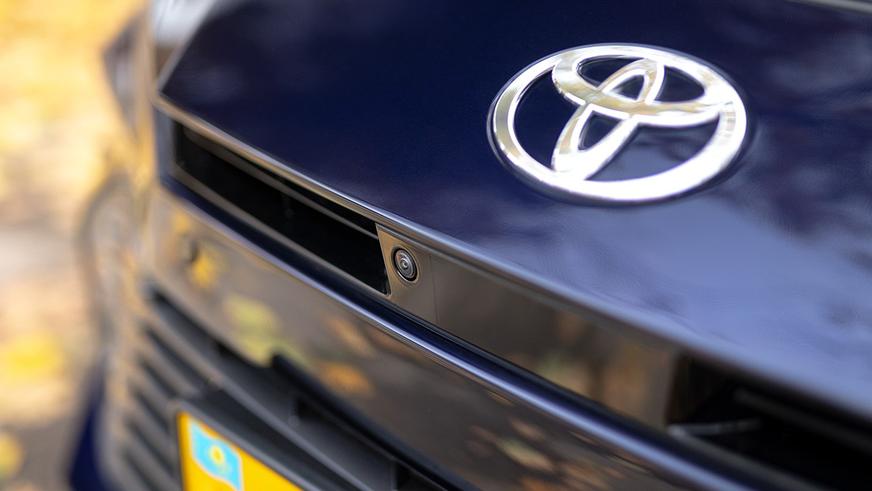 Toyota Camry 80 HEV: официальная и… гибридная?