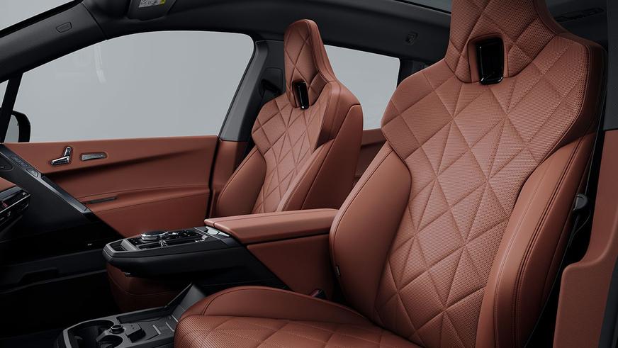 Электрический BMW iX стал дальнобойнее и быстрее