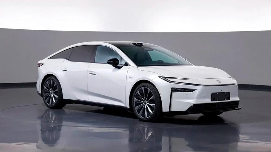 Toyota представила электрический седан для Китая