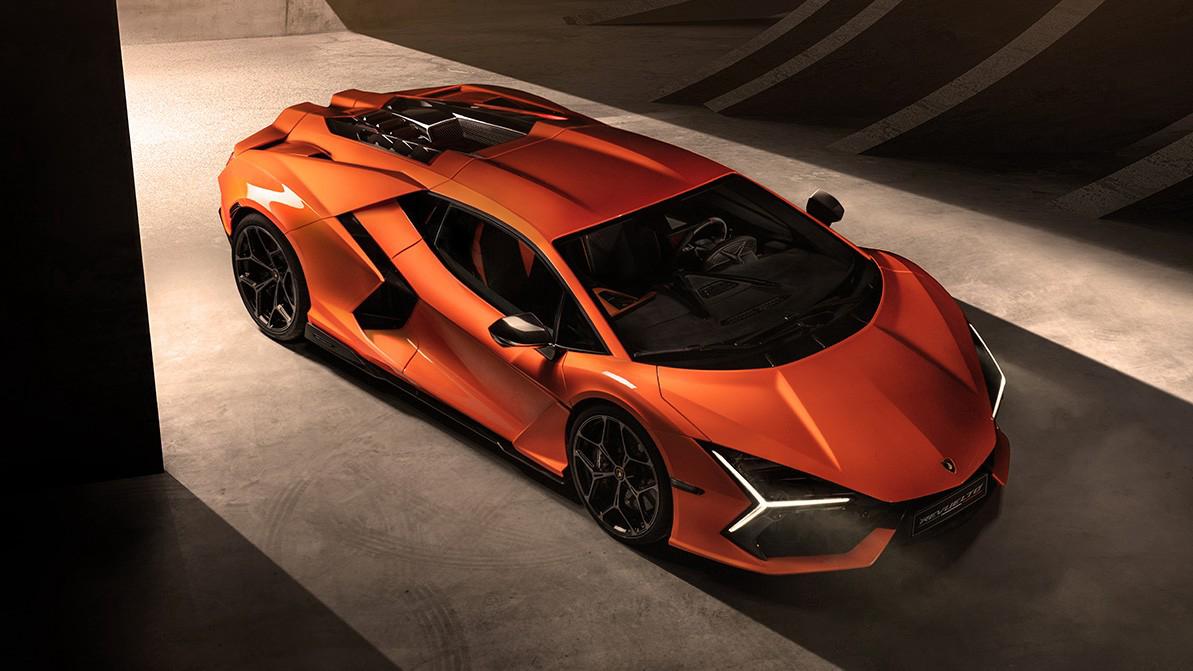 Преемник Lamborghini Aventador: три экрана, четыре мотора, 13 режимов