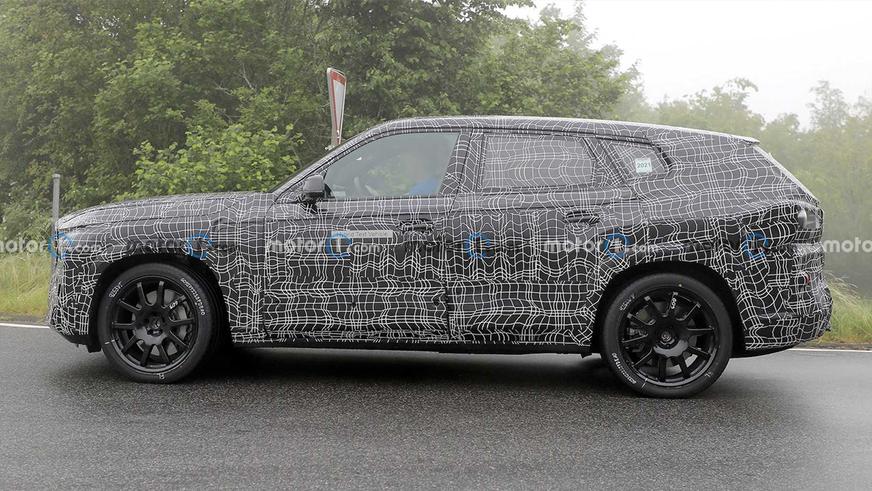 Новое «личико» BMW шокирует даже под чадрой