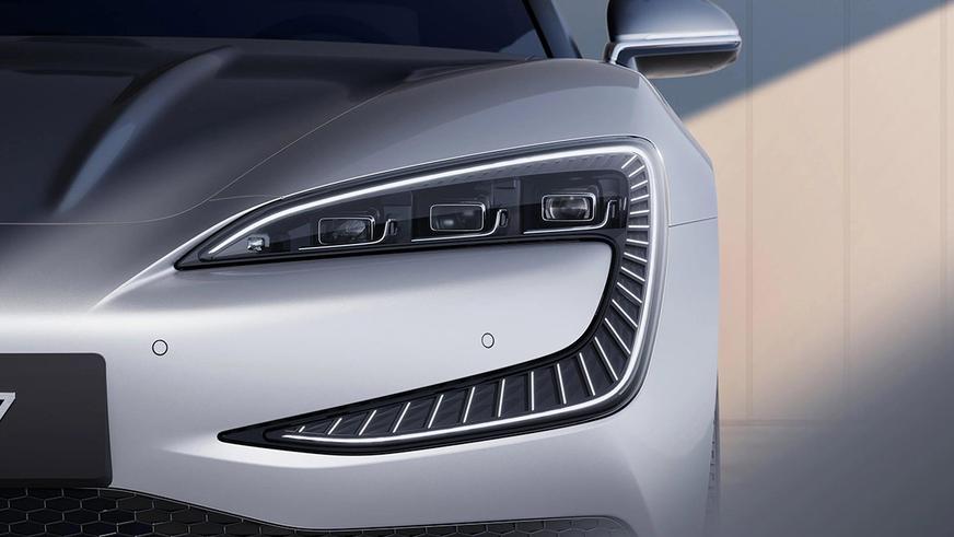 В Китае начались продажи 1305-сильного суперседана Yangwang U7