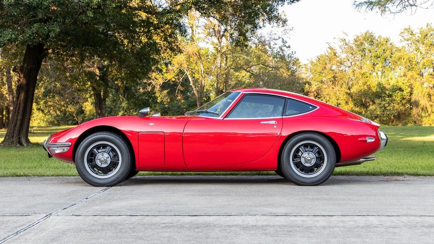 Toyota 2000GT с мизерным пробегом оценили в $1.15 млн