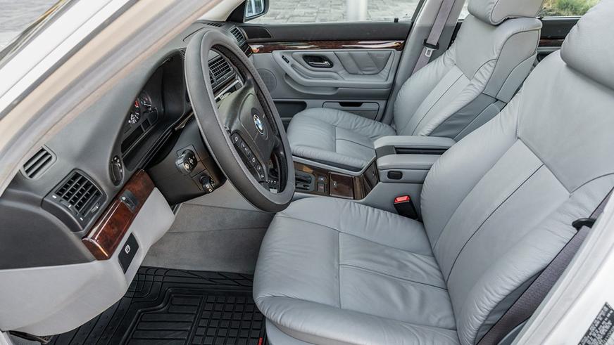 На торги выставили почти новую BMW 740iL (E38) 2000 модельного года