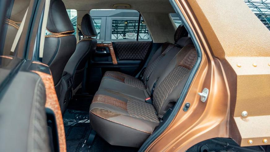 Брутальные внедорожники Toyota и Ford привезли тюнеры на выставку в Нью-Йорке