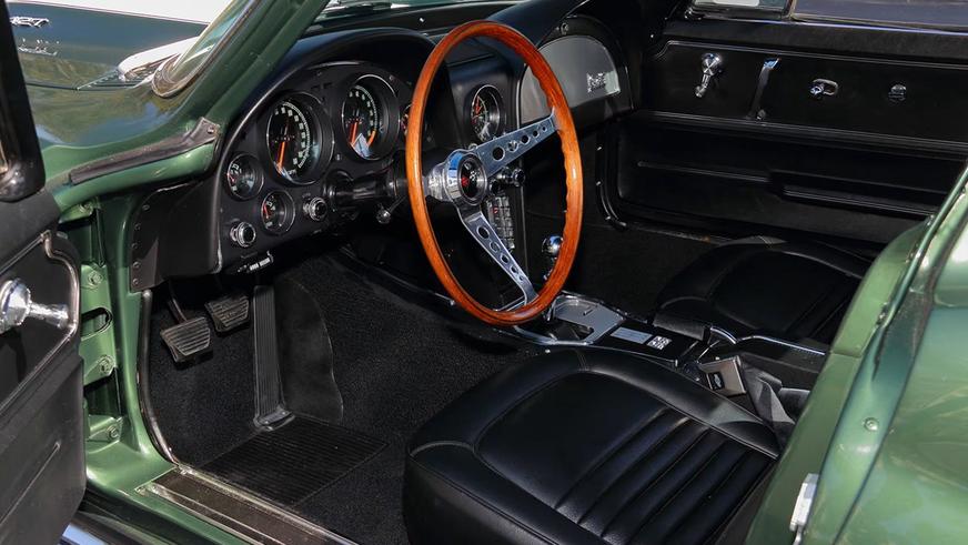 На торги выставят уникальный Corvette второго поколения