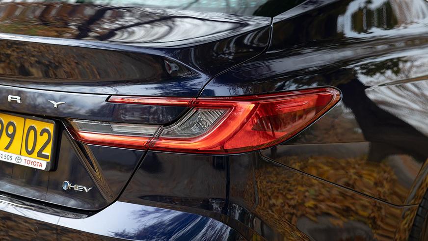 Toyota Camry 80 HEV: официальная и… гибридная?