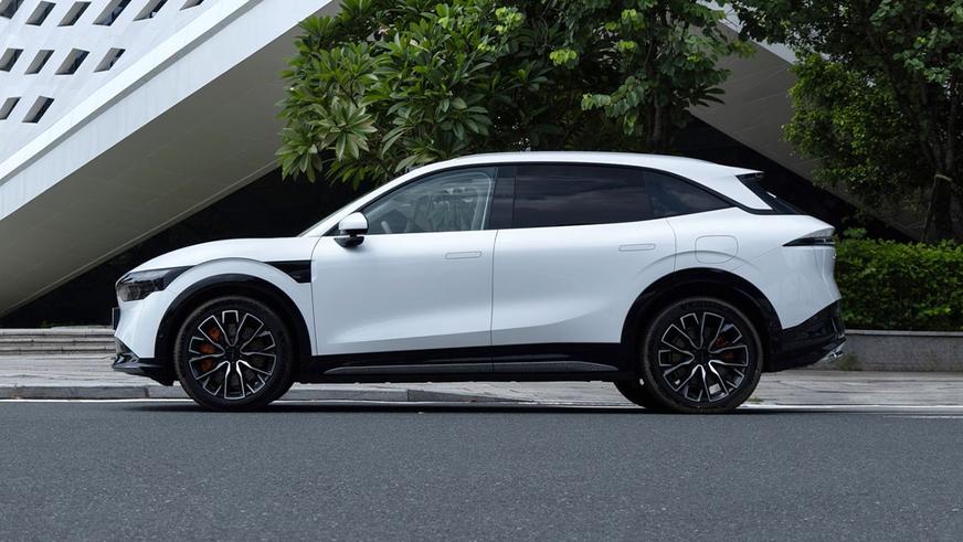 Кроссовер Zeekr 7X подешевел в Китае на фоне ажиотажа