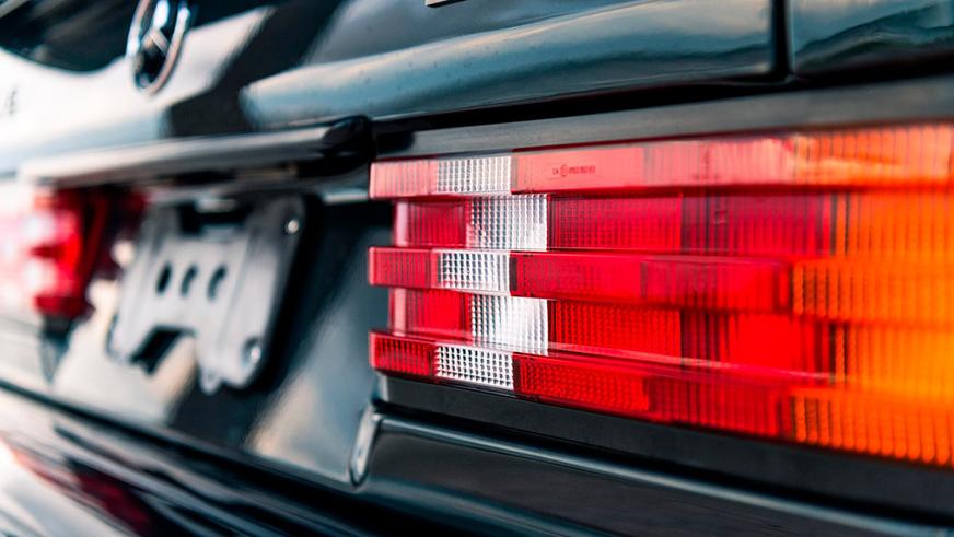 В продаже появился уникальный Mercedes-Benz 190E Evo II. Он новый