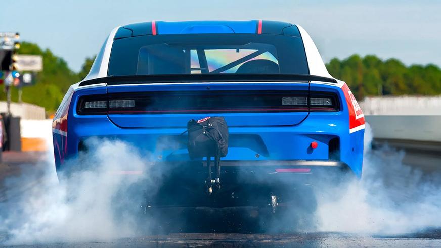 Dodge Charger всё же получил V8, но ездить на нём по дорогам нельзя