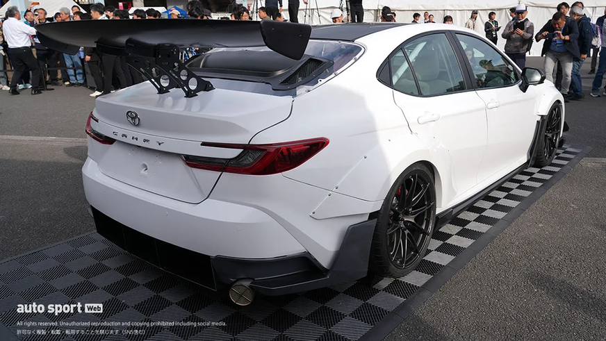 Toyota построила 7-цилиндровую Camry