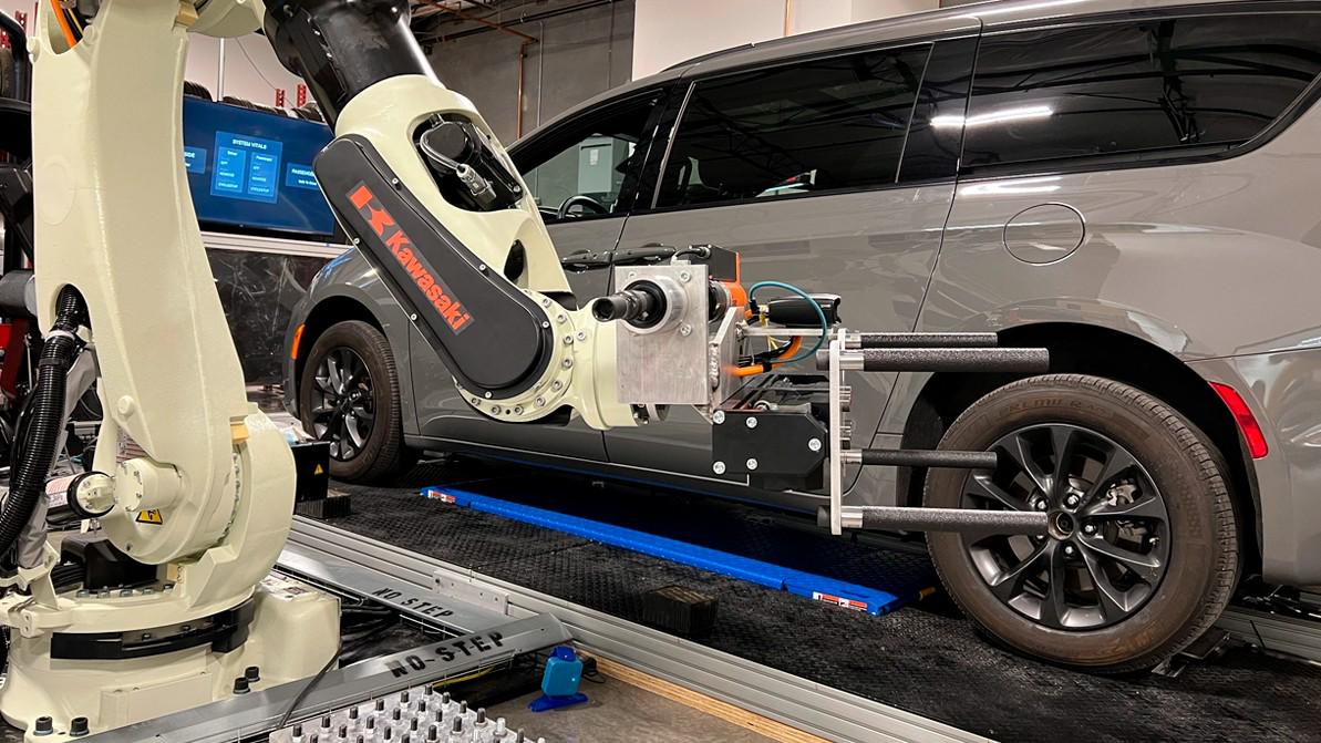 Роботы-шиномонтажники RoboTire заменяют собой людей в США