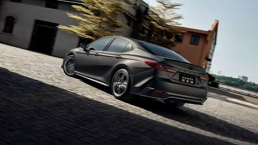 Toyota представила «спортивную» Camry для Китая