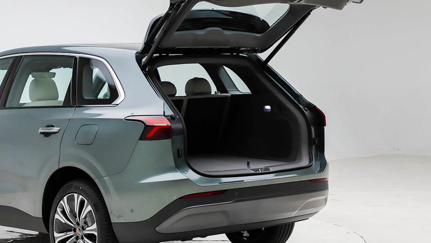 В Китае назвали цены на рекордный гибрид Hongqi