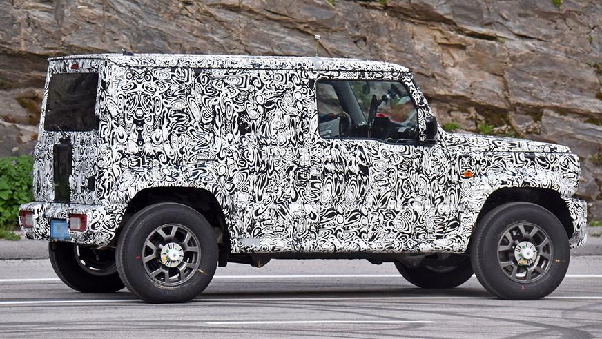 Пятидверную версию Suzuki Jimny заметили на тестах