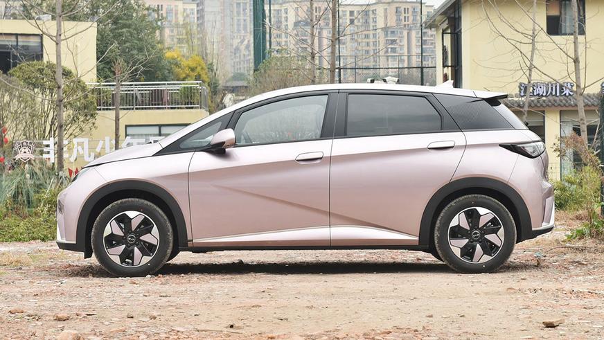 Электрокар BYD Dolphin обновился и подешевел