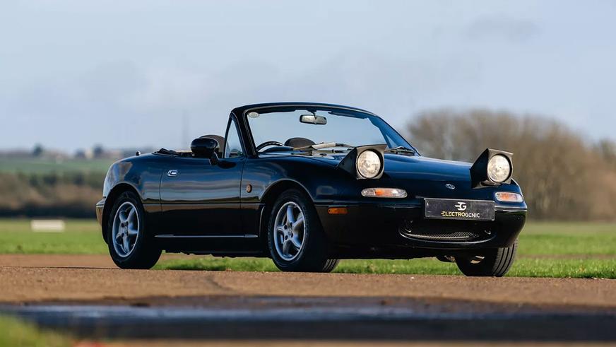 Классическую Mazda MX-5 превратили в электромобиль