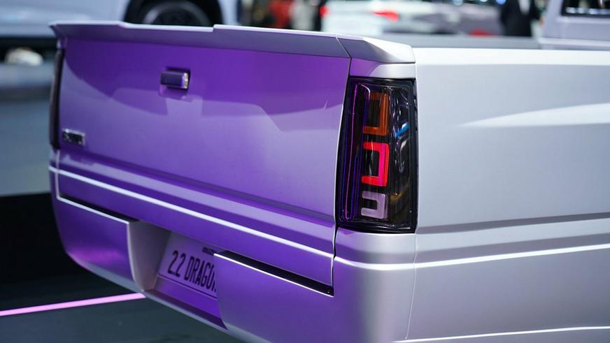 Isuzu показала рестомод Dragon Max на базе 37-летнего пикапа