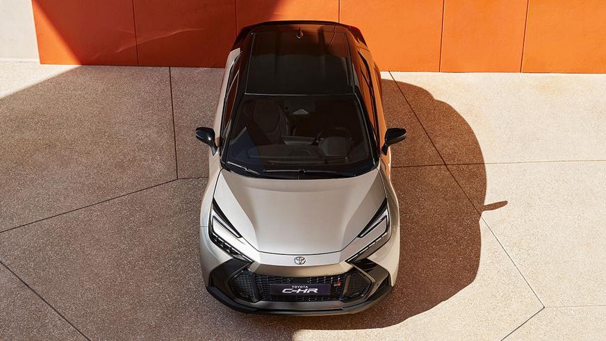 Дизайнерский кроссовер Toyota C-HR сменил поколение