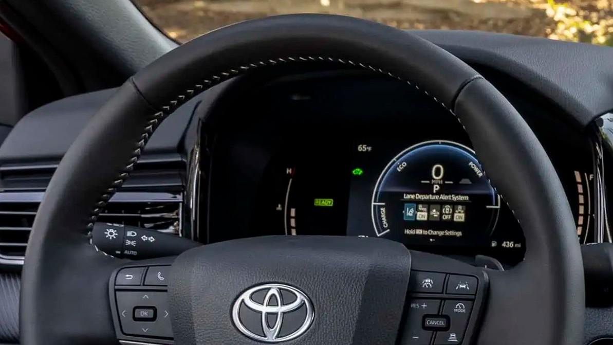 Жаңа Camry-дің спидометрінде ақау бар