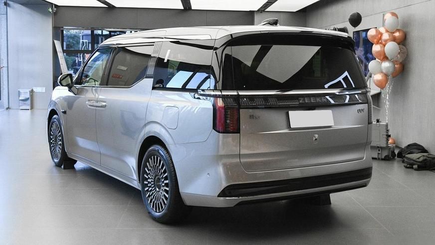 minivan-volvo-6