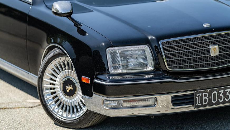 Toyota Century продали по цене бюджетной малолитражки