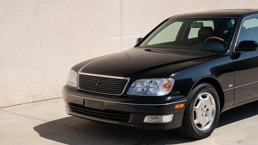 В США с молотка пустили 26-летний Lexus LS почти без пробега