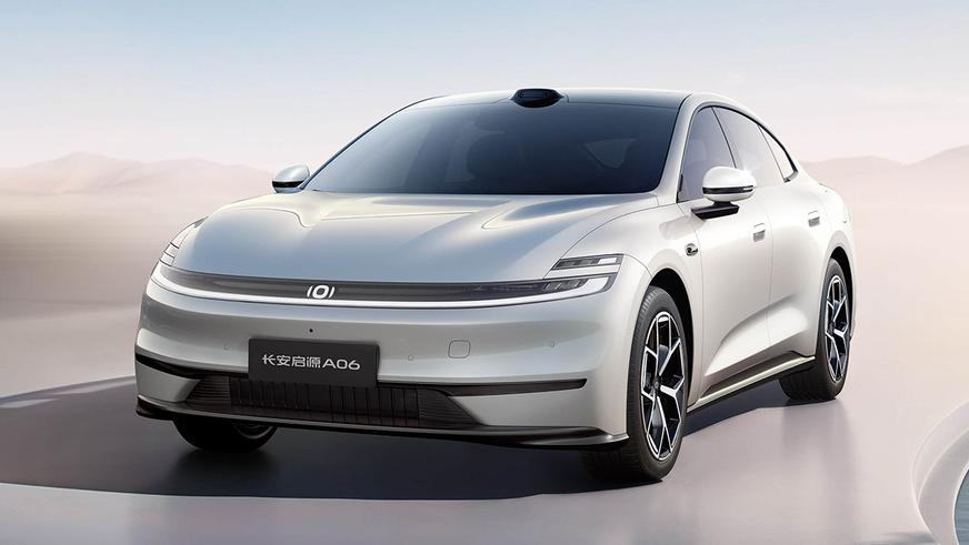 У Changan появился электрокар с зарядкой километр в секунду