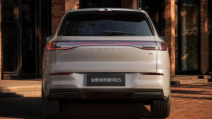Geely EX5 модернизировали в Китае. Он стоит от 6.5 млн тг