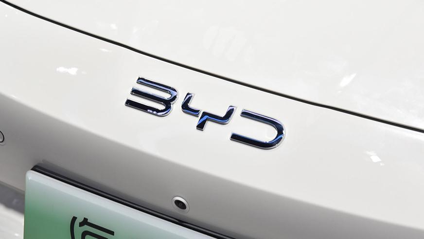 BYD запустила в КНР продажи недорогого электрокара Seal 06 BYD запустила в КНР продажи недорогого электрокара Seal 06