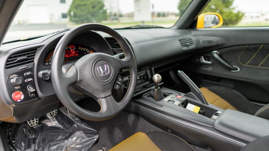 Honda S2000 без пробега продали за… $200 000