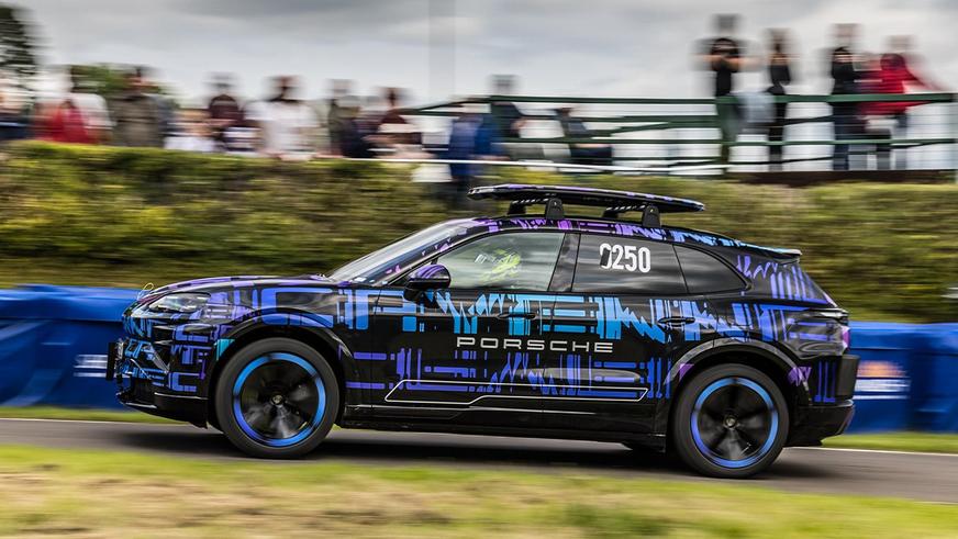 Предсерийный Porsche Cayenne на батарейках установил первый рекорд не снимая камуфляжа