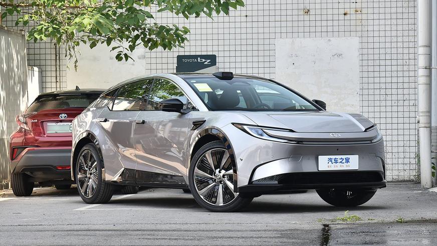 В Китае стартовали продажи самой большой электрической Toyota