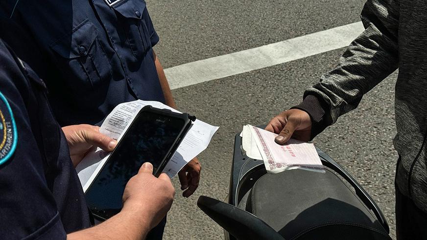 Куәліксіз және нөмірсіз жүрген мопедистерге қандай айыппұл салынады