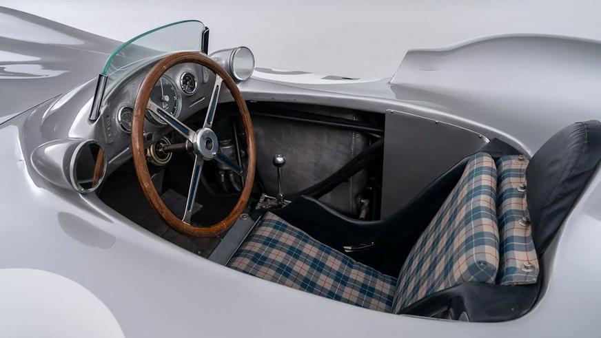 В открытой продаже впервые появился формульный Mercedes-Benz 1954 года