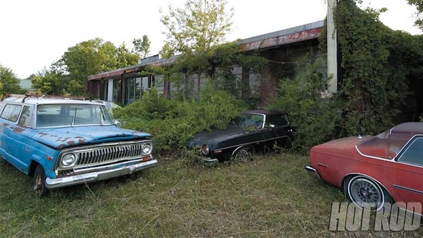 abandoned-dealership-3