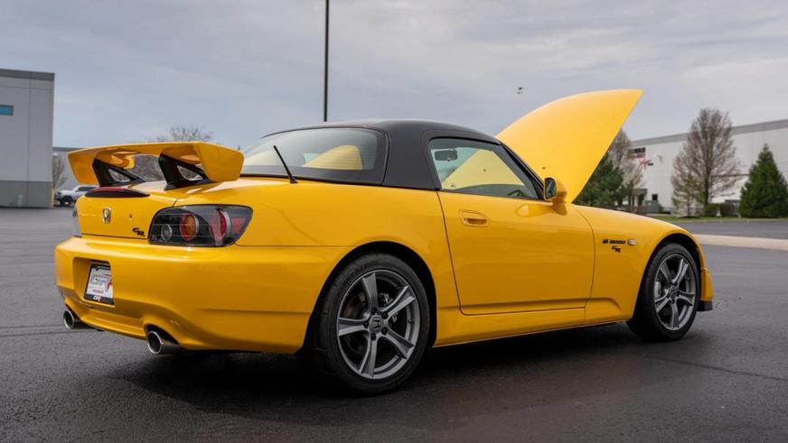 Honda S2000 без пробега продали за… $200 000