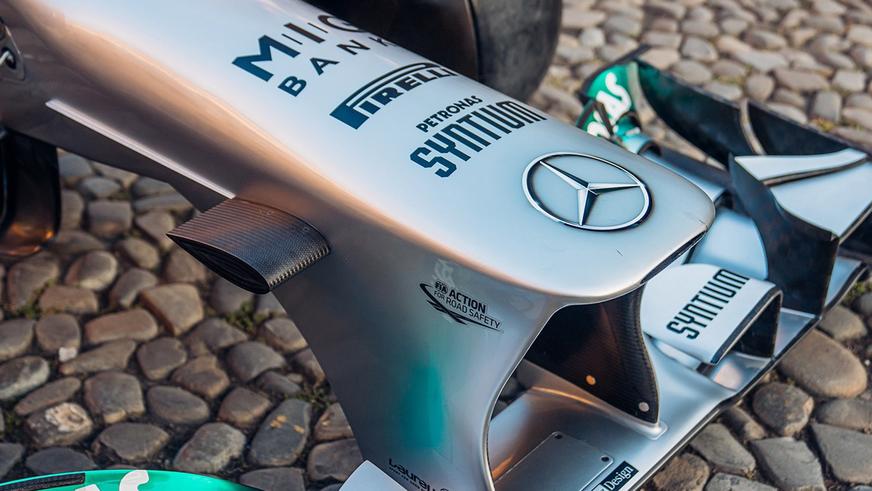 Первый победный болид Mercedes Льюиса Хэмилтона выставят на торги