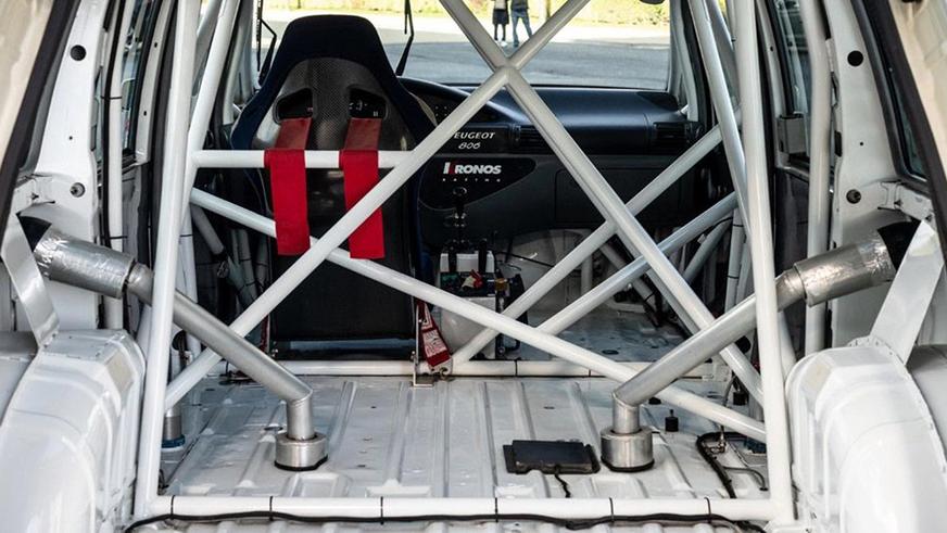 Уникальный гоночный минивэн Peugeot выставлен на аукцион